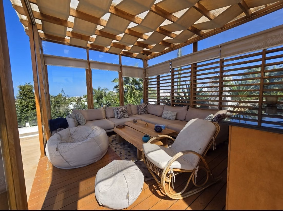 High-end villa for sale in Ain Diab. Area 664 m². Well furnished