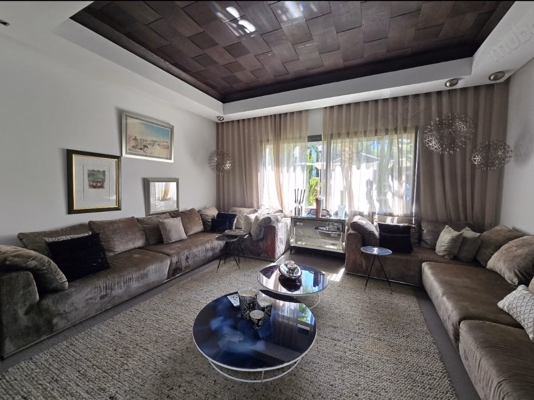 High-end villa for sale in Ain Diab. Area 664 m². Well furnished