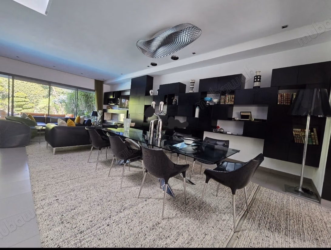 High-end villa for sale in Ain Diab. Area 664 m². Well furnished