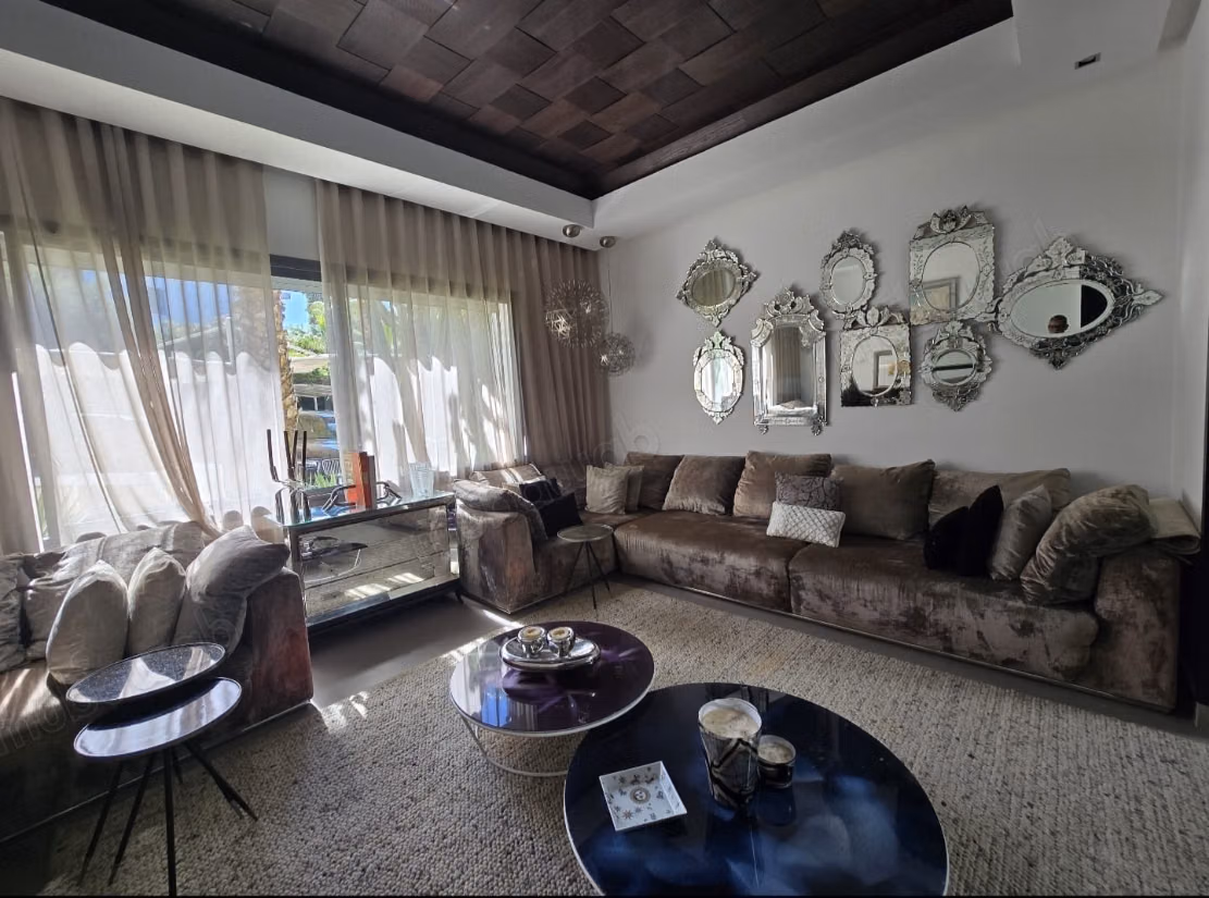 High-end villa for sale in Ain Diab. Area 664 m². Well furnished
