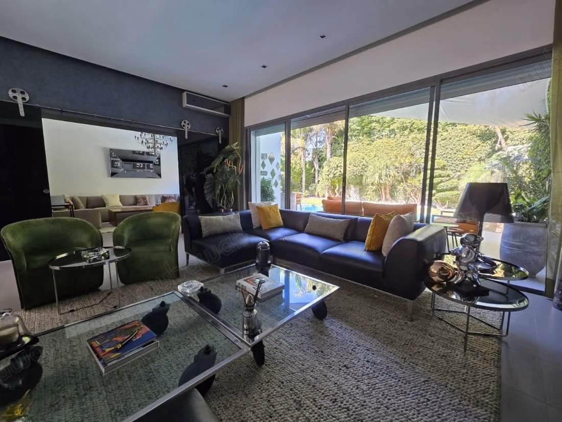 High-end villa for sale in Ain Diab. Area 664 m². Well furnished