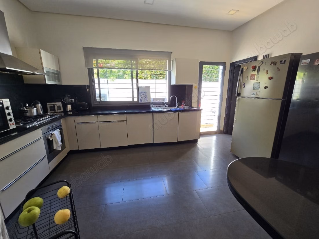 High-end villa for sale in Ain Diab. Area 664 m². Well furnished