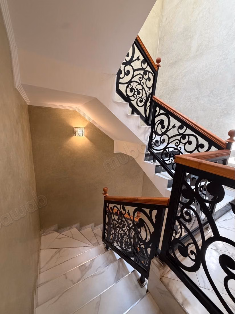 Villa de luxe à vendre à Hay Targa. 7 pièces. Meublé