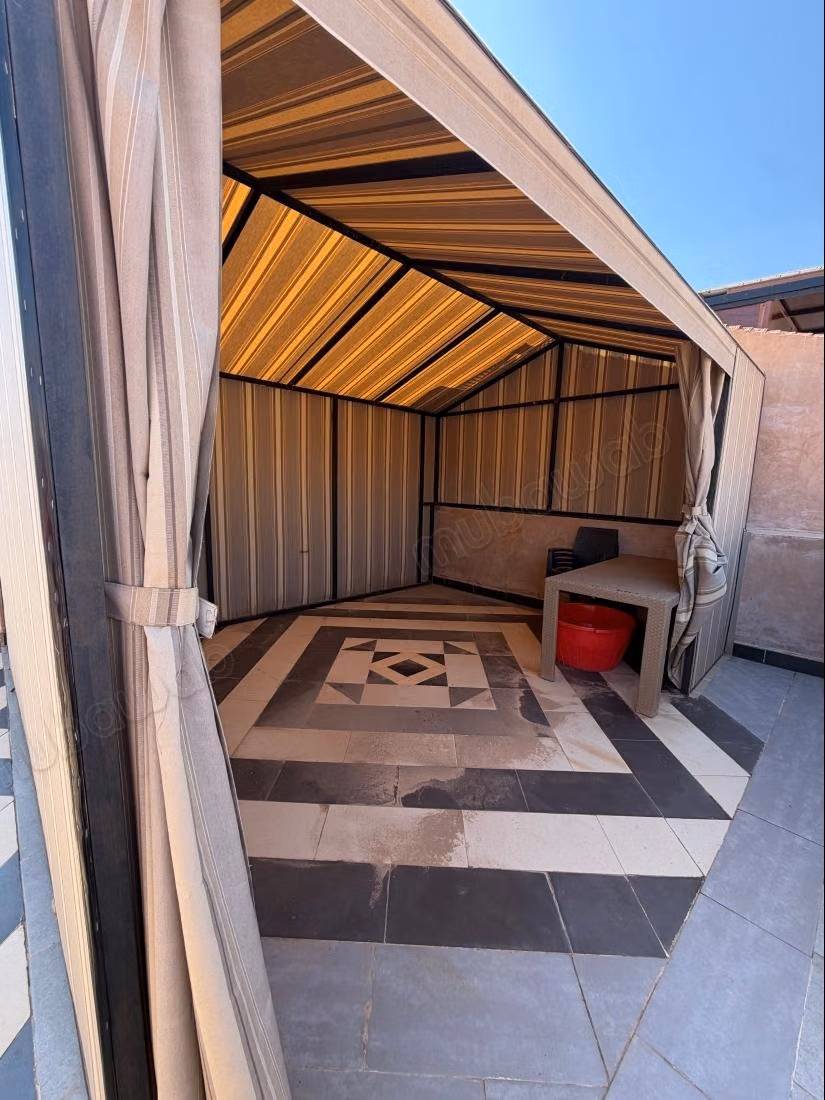 Villa de luxe à vendre à Hay Targa. 7 pièces. Meublé