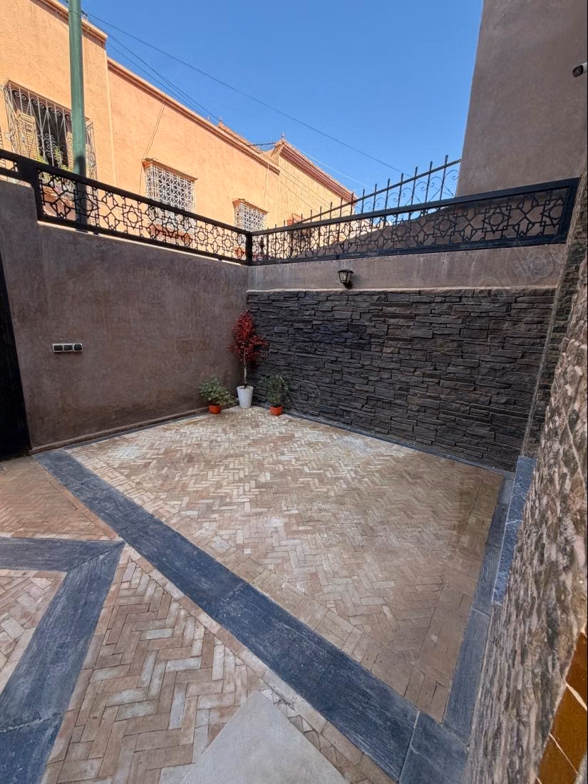 Villa de luxe à vendre à Hay Targa. 7 pièces. Meublé