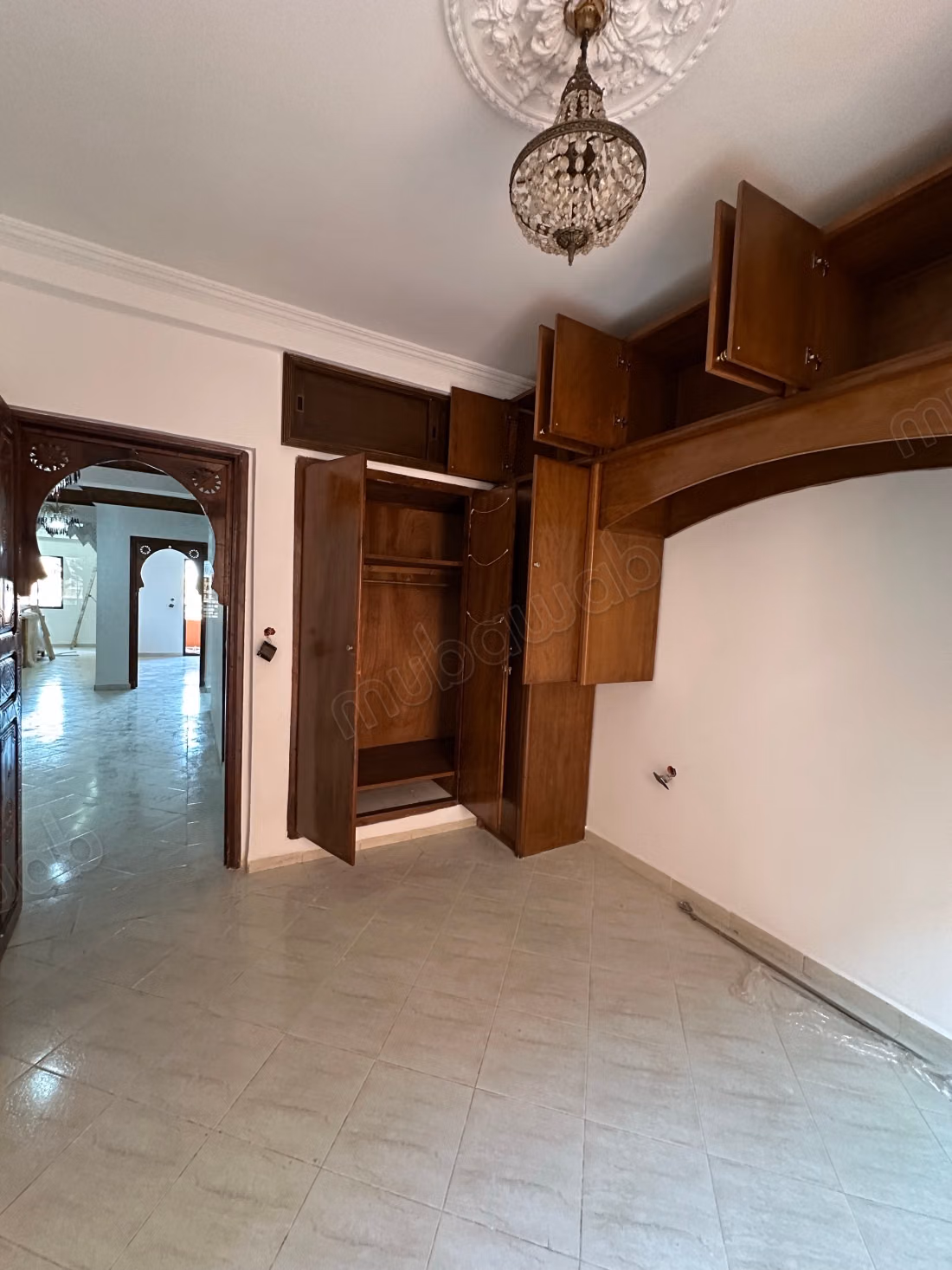 Très bel appartement 3 chambre vide à Rouidat. 
100 mètre