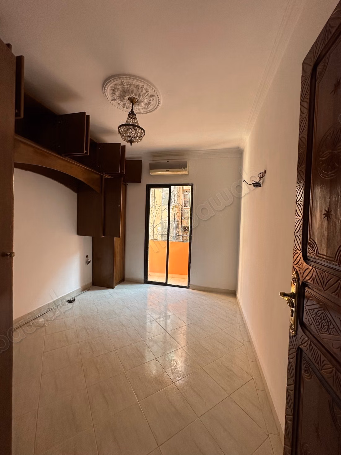 Très bel appartement 3 chambre vide à Rouidat. 
100 mètre