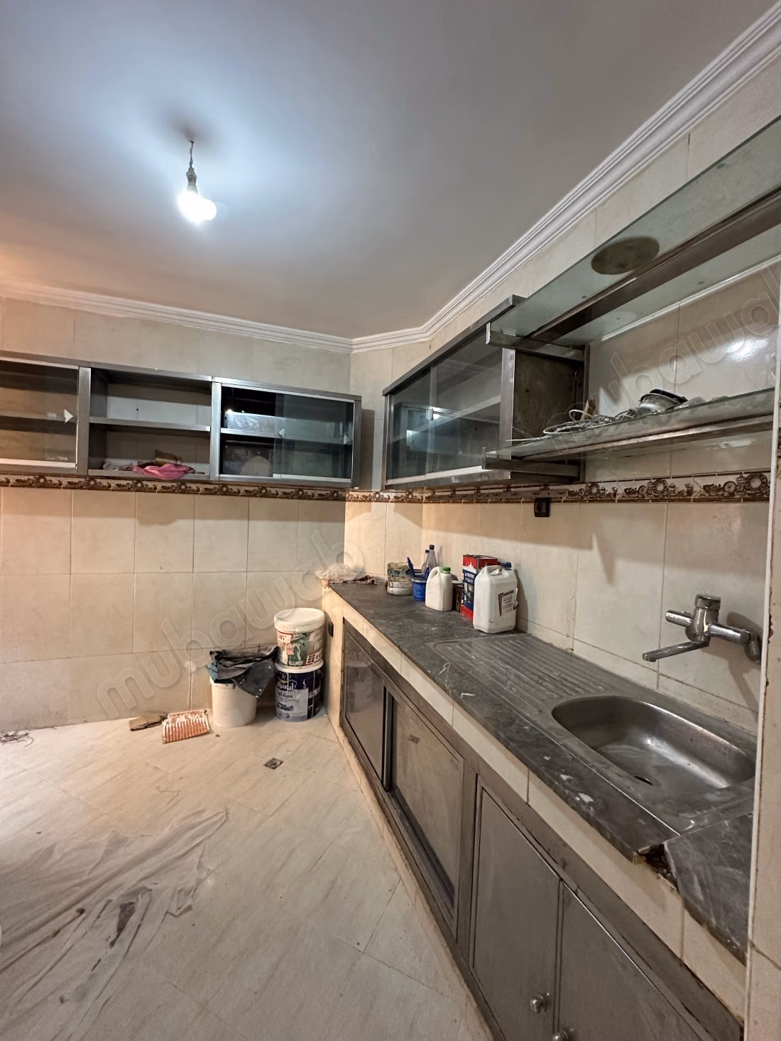 Très bel appartement 3 chambre vide à Rouidat. 
100 mètre