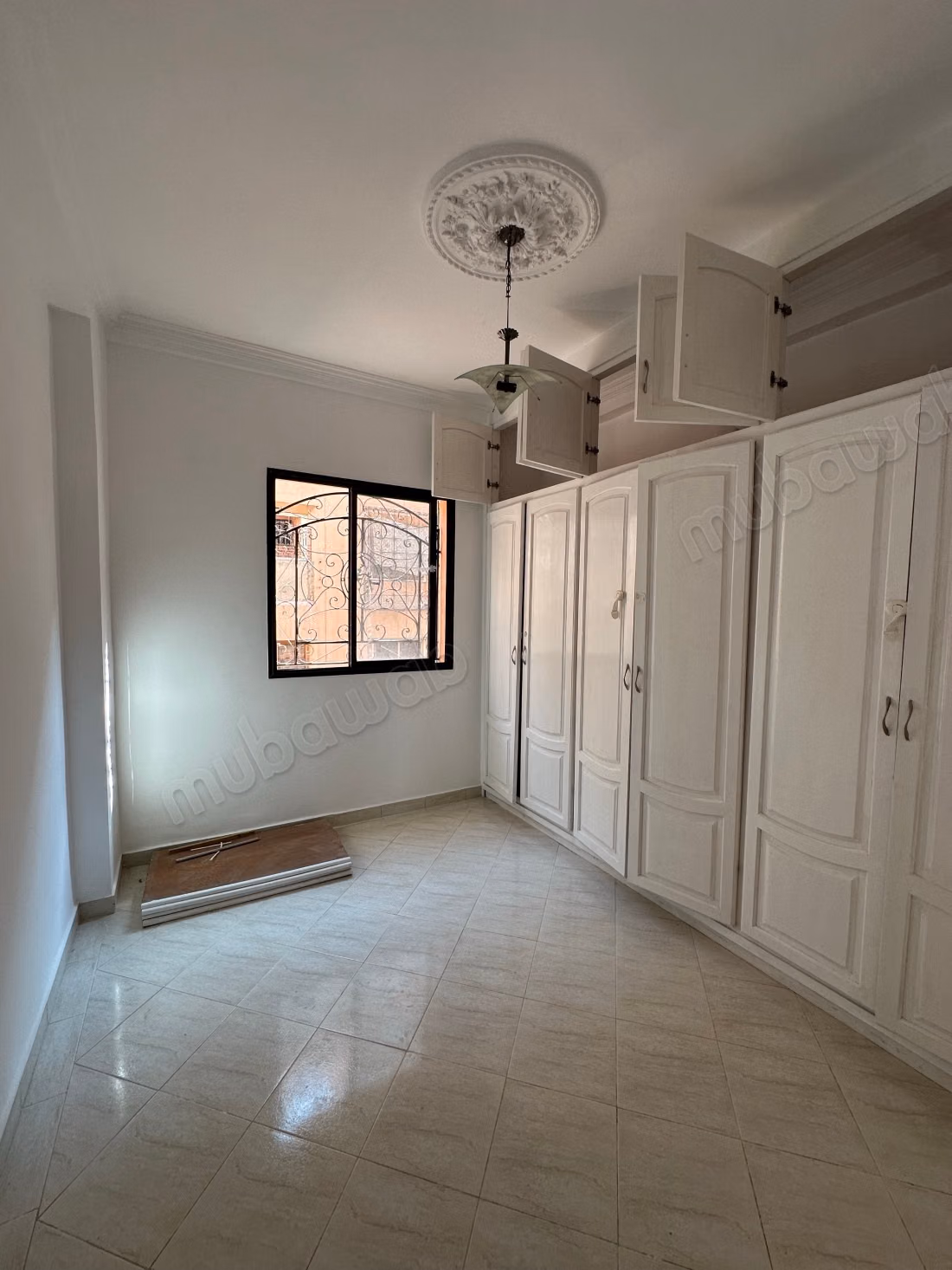 Très bel appartement 3 chambre vide à Rouidat. 
100 mètre