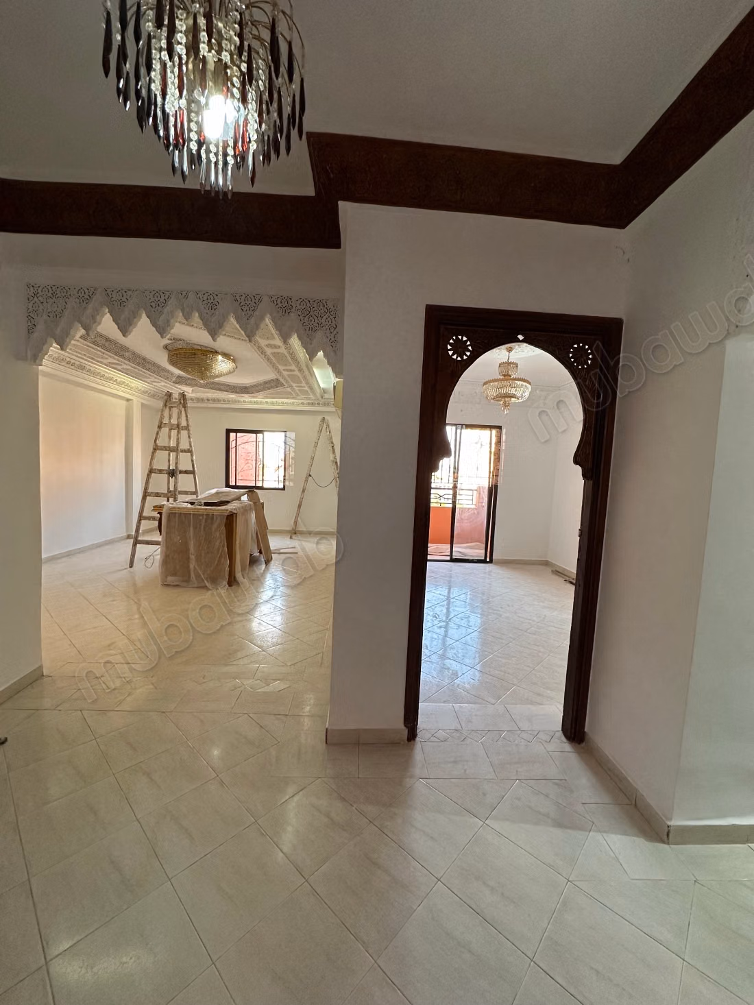Très bel appartement 3 chambre vide à Rouidat. 
100 mètre