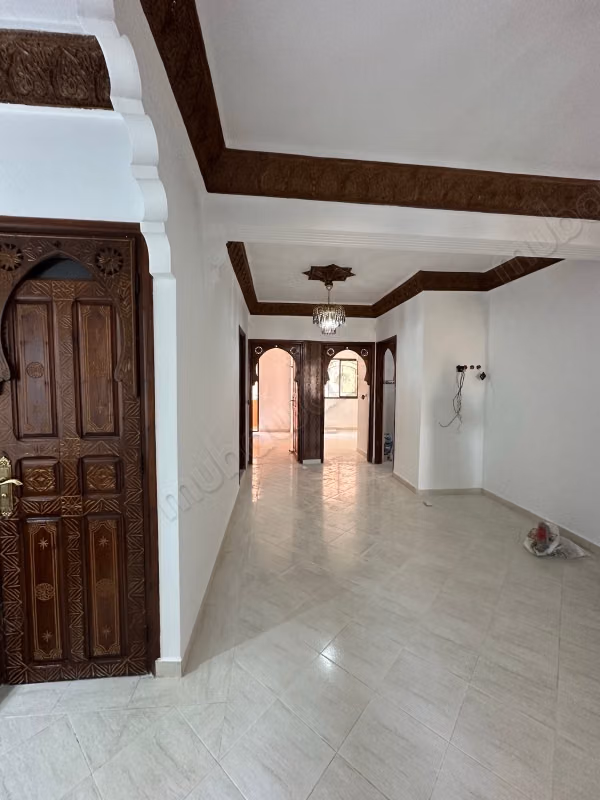 Très bel appartement 3 chambre vide à Rouidat. 
100 mètre