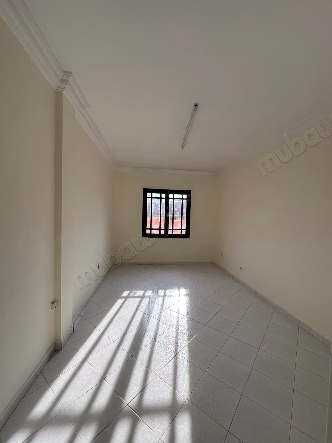 Affitto ufficio vuoto in centro città. 90 metri