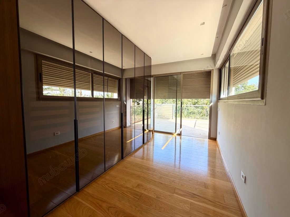 Villa for sale in California