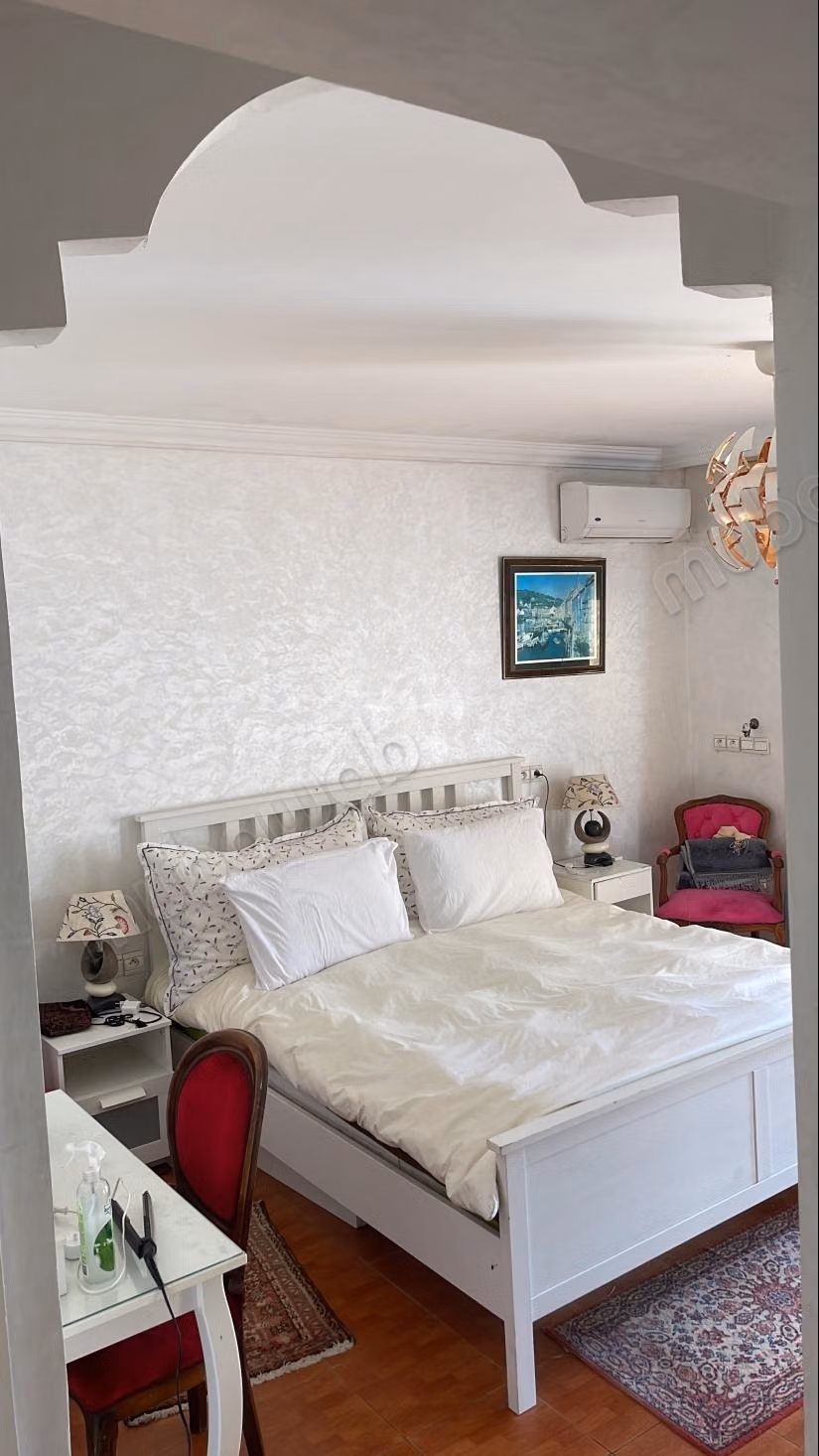 Location d'une maison à Harhoura. 
3 chambres. 
Meublé