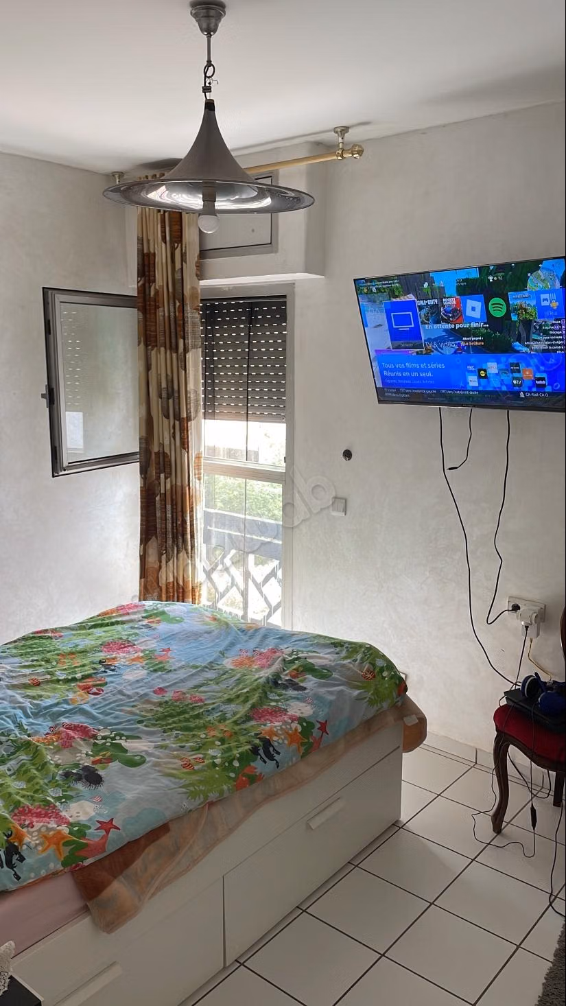 Location d'une maison à Harhoura. 
3 chambres. 
Meublé