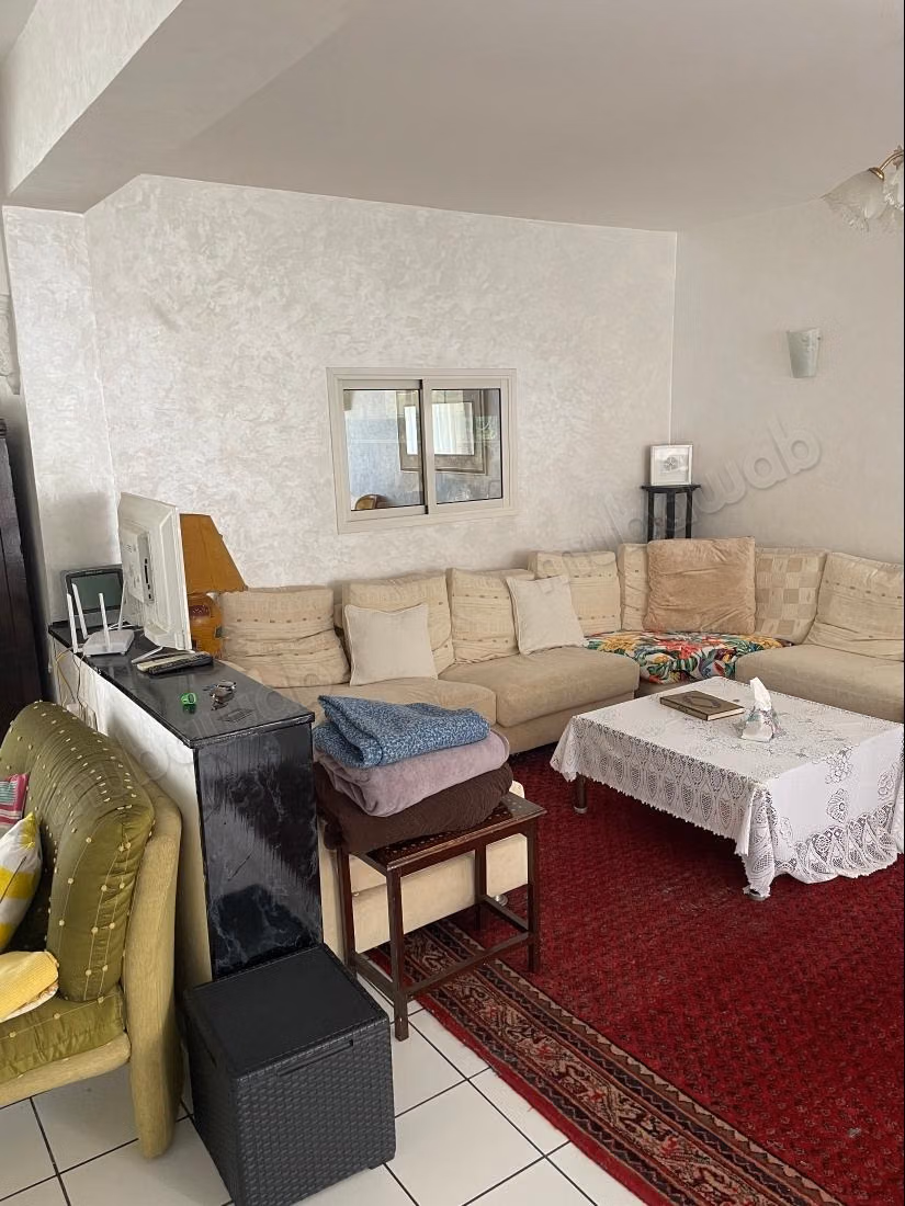 Location d'une maison à Harhoura. 
3 chambres. 
Meublé