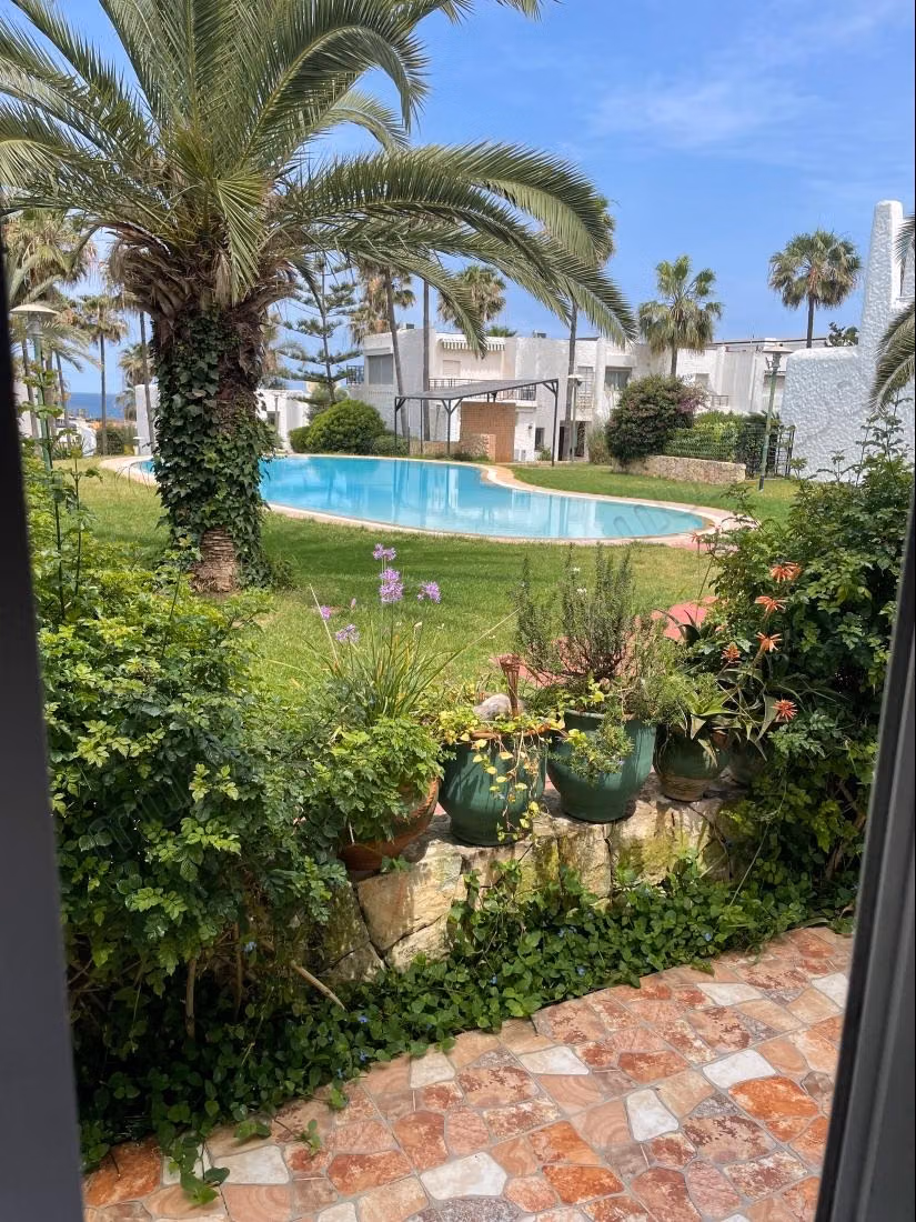 Location d'une maison à Harhoura. 3 chambres. Meublé