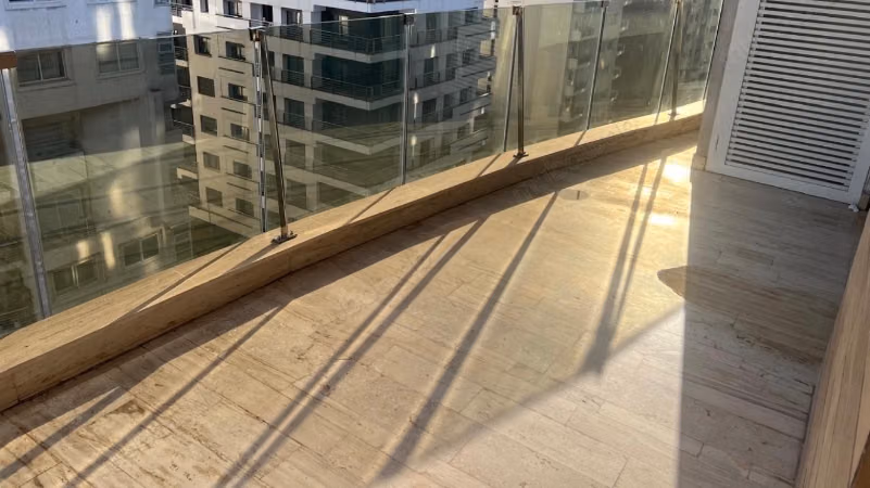 Apartamento en alquiler en Anfa. Superficie total de 160 m². Bien amueblado