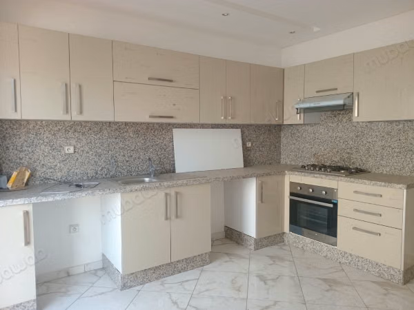 Bel appartement avec grande terrasse a louer