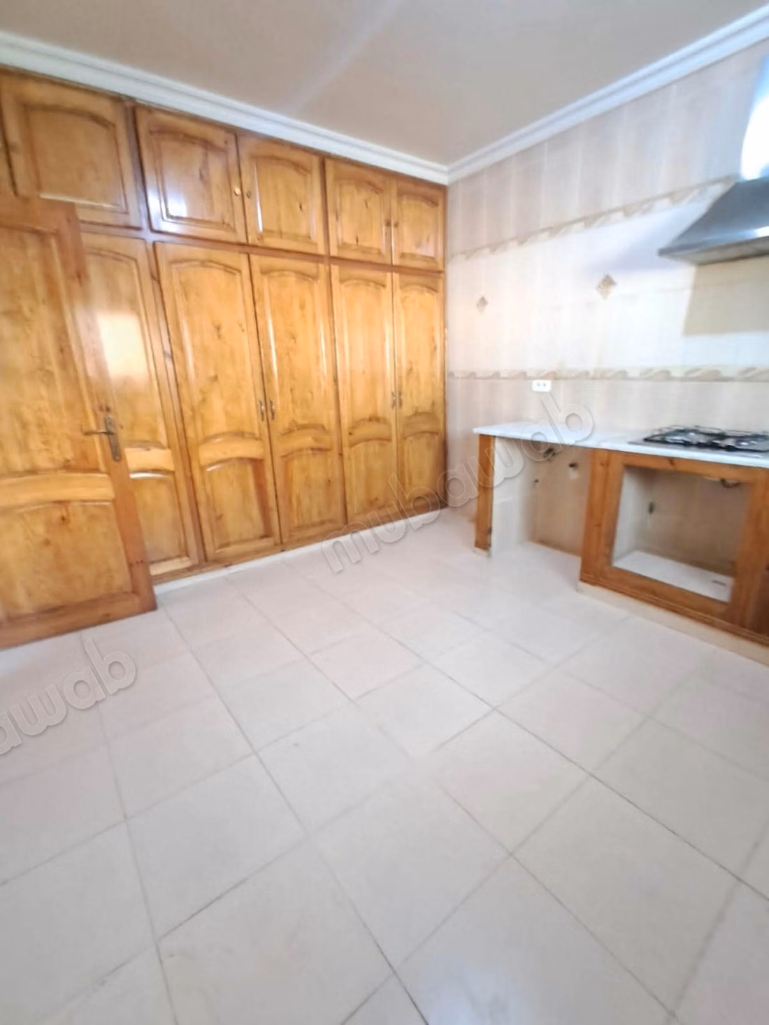 Piano in affitto a Cité Ennasr 2. Superficie 120 m²