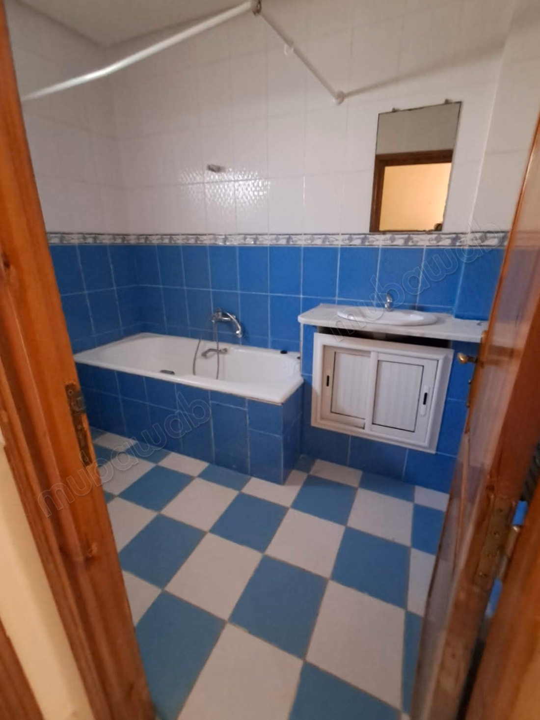 Piano in affitto a Cité Ennasr 2. Superficie 120 m²