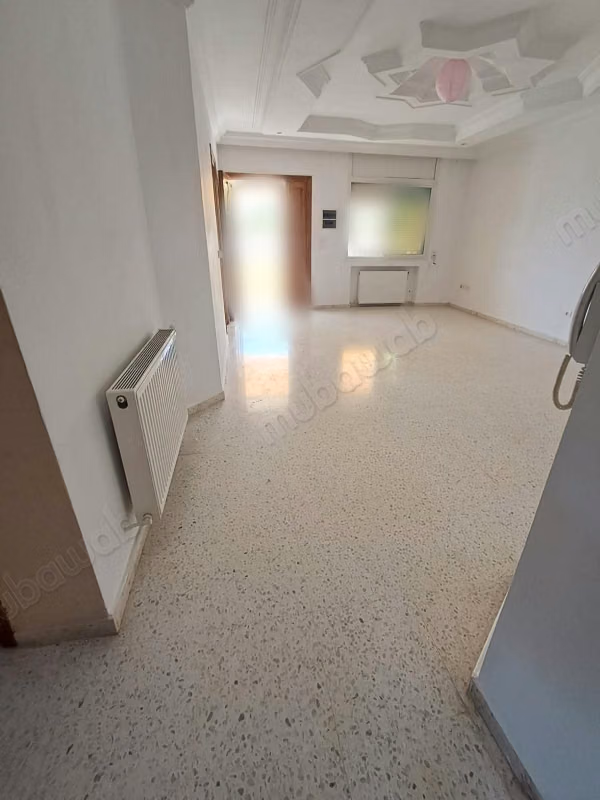 Floor for rent in Cité Ennasr 2. Area 120 m²