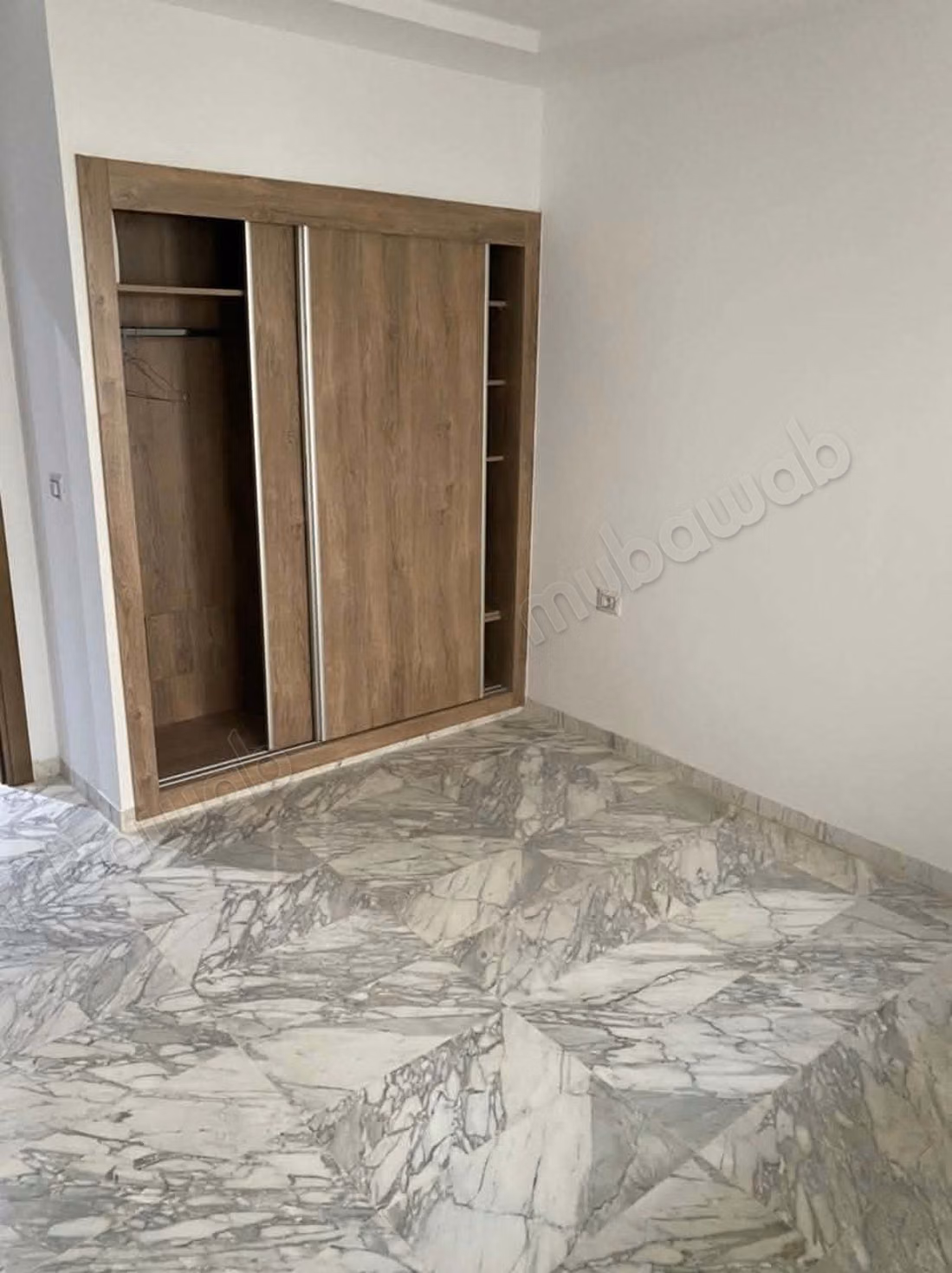 Superbe appartement à louer à Cité Ennasr 2.2 belles chambres