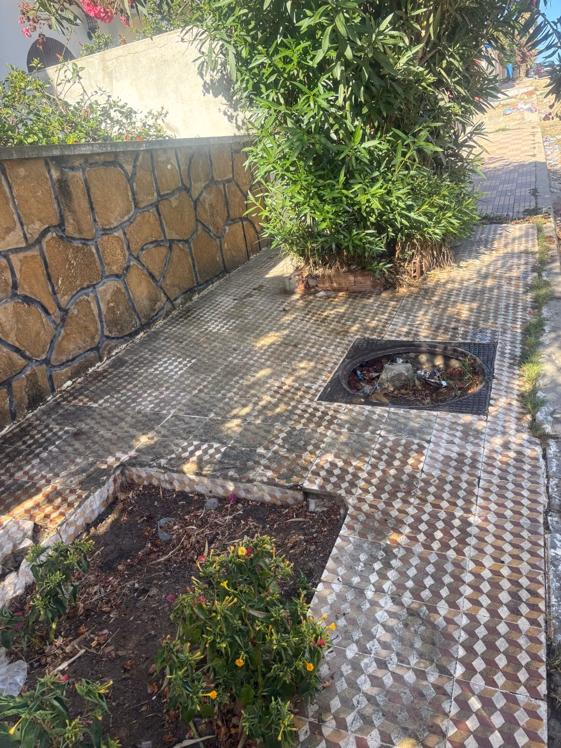 High-end house for sale in Moulay Bousselham. Area of 223 m². Terrace and garden