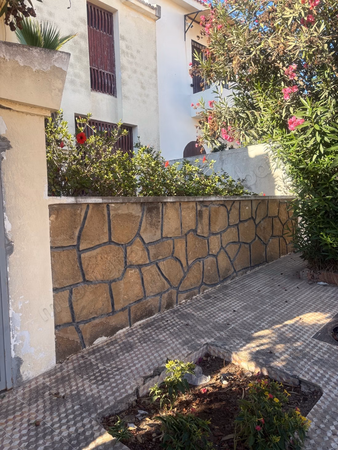 High-end house for sale in Moulay Bousselham. Area of 223 m². Terrace and garden