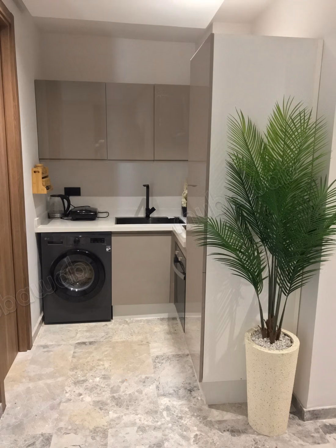 New furnished studio Abdelmoumen – parking, balcony