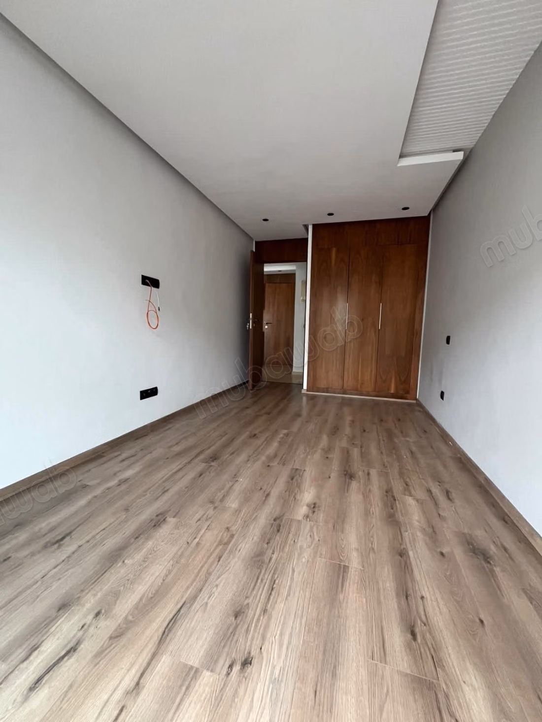 Bellissimo studio vuoto in Borgogna con una vista incantevole