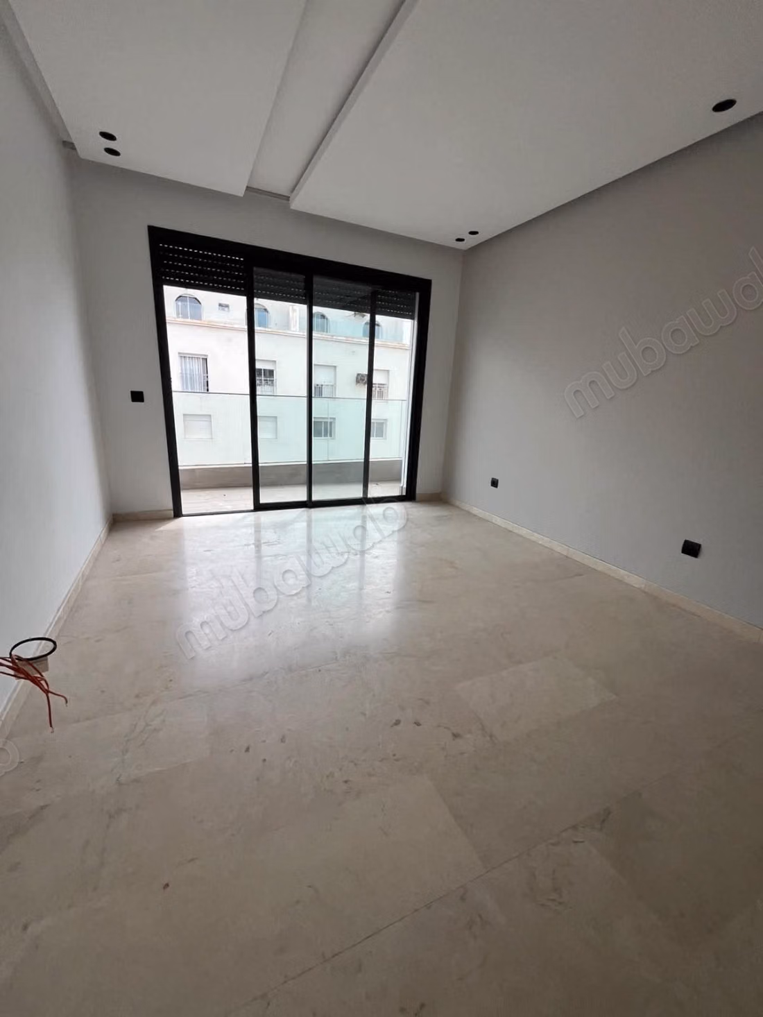 Bellissimo studio vuoto in Borgogna con una vista incantevole