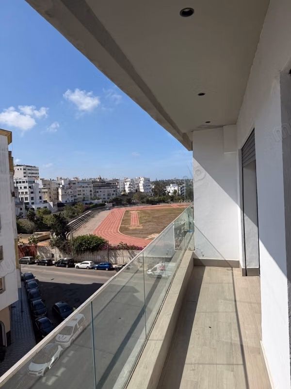 Bellissimo studio vuoto in Borgogna con una vista incantevole