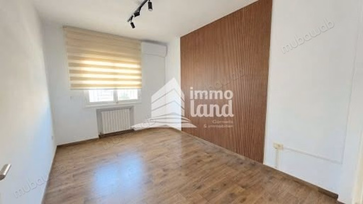 Villa de 500 m2 sur terrain de 325m2 à cité mahrajene