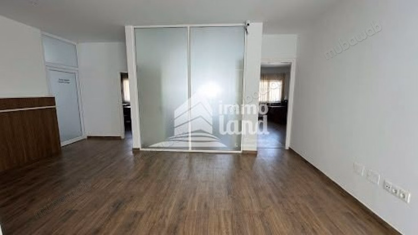 Villa de 500 m2 sur terrain de 325m2 à cité mahrajene
