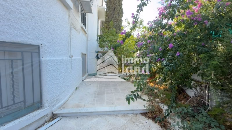 Villa de 500 m2 sur terrain de 325m2 à cité mahrajene