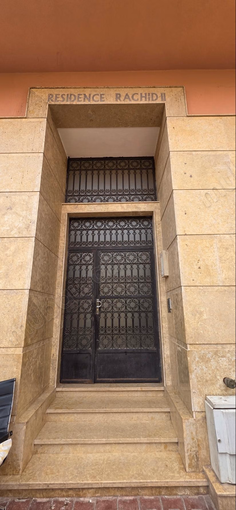 Appartements à louer à Al-Hara. 2 belles chambres. Avec ascenseur et balcon