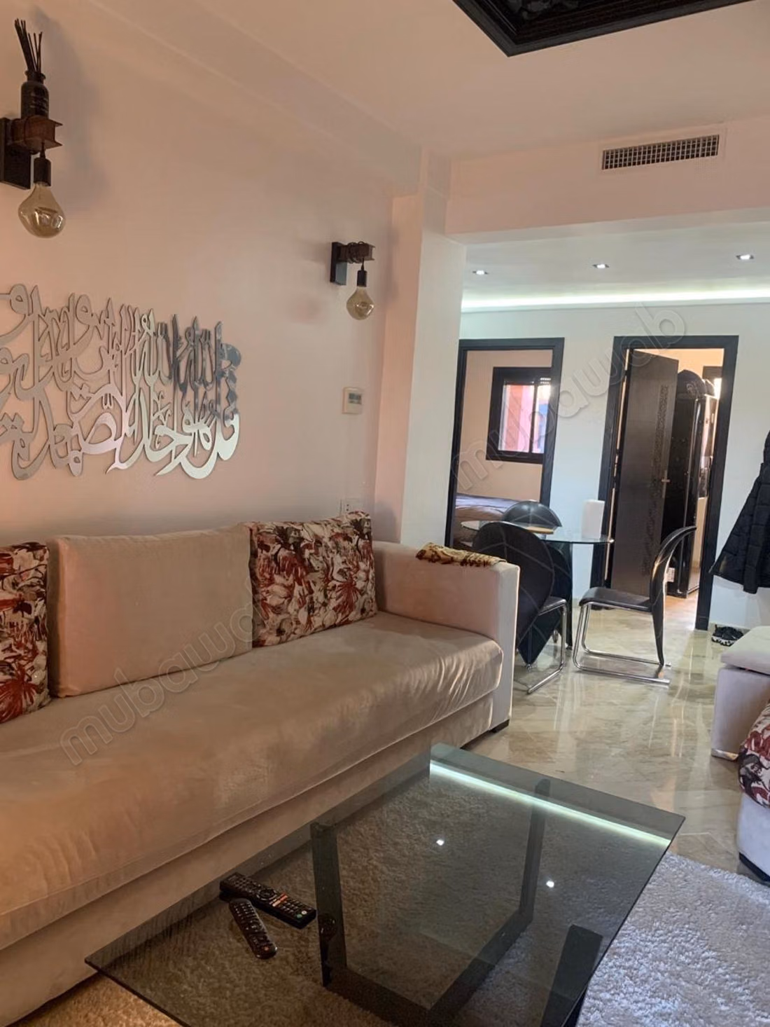 Location d'un appartement meublé, piscine