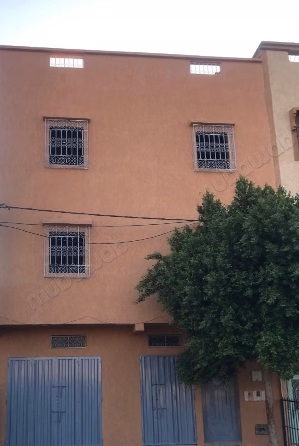 Commercial space for rent in Mhamid. Area of 72 m²