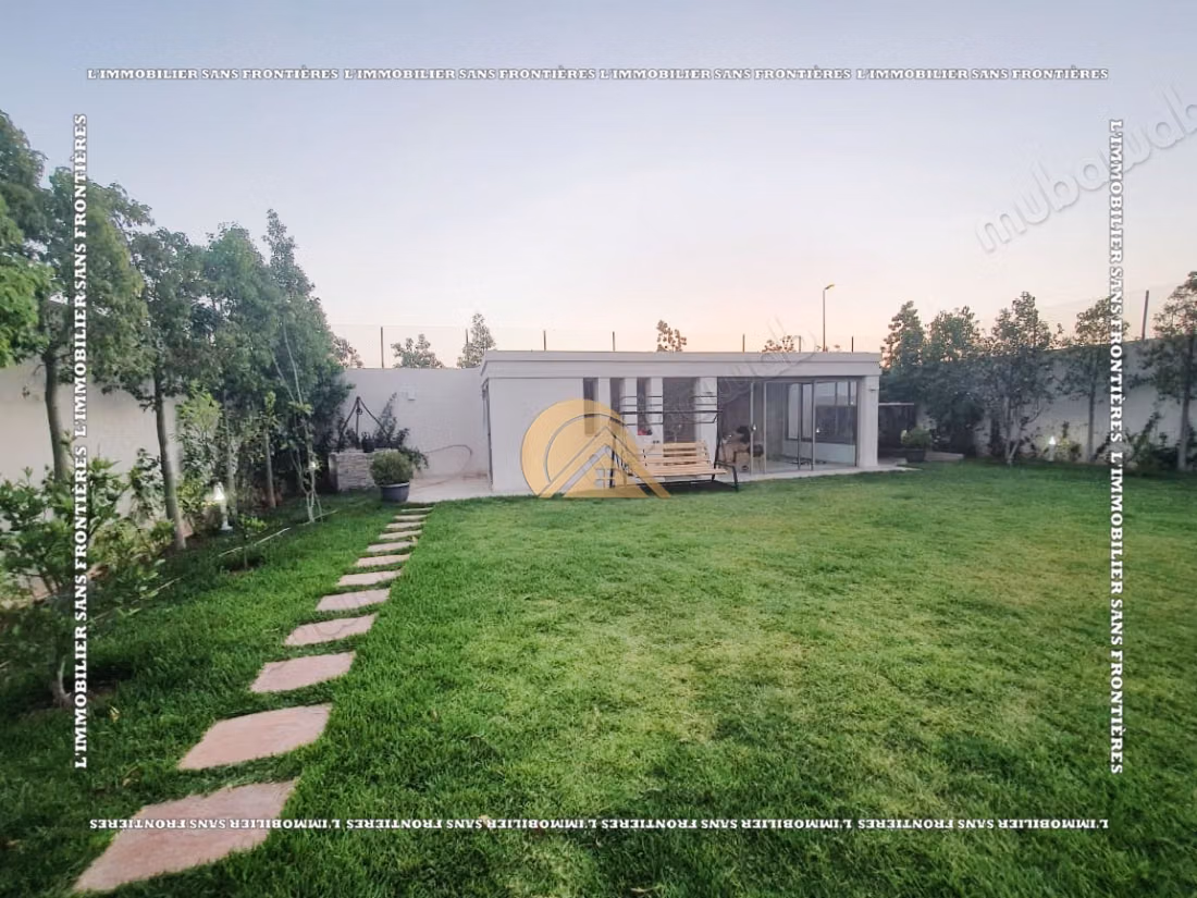Villa meublée de 800 m² à louer à Targa – Grand jardin privé, piscine privée et beaux espaces de vie