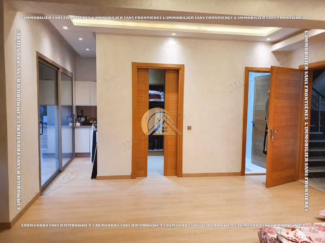 Villa meublée de 800 m² à louer à Targa – Grand jardin privé, piscine privée et beaux espaces de vie