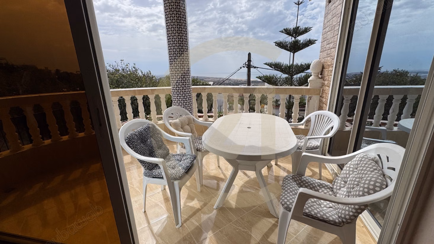 Magnificent villa with panoramic sea view