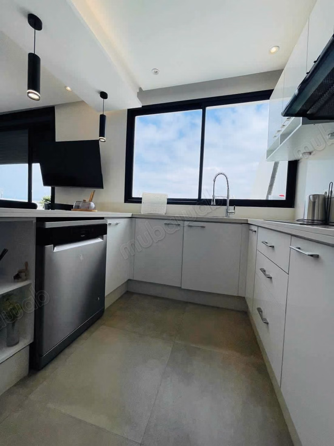 Appartement standing meublé avec terrasse a ha