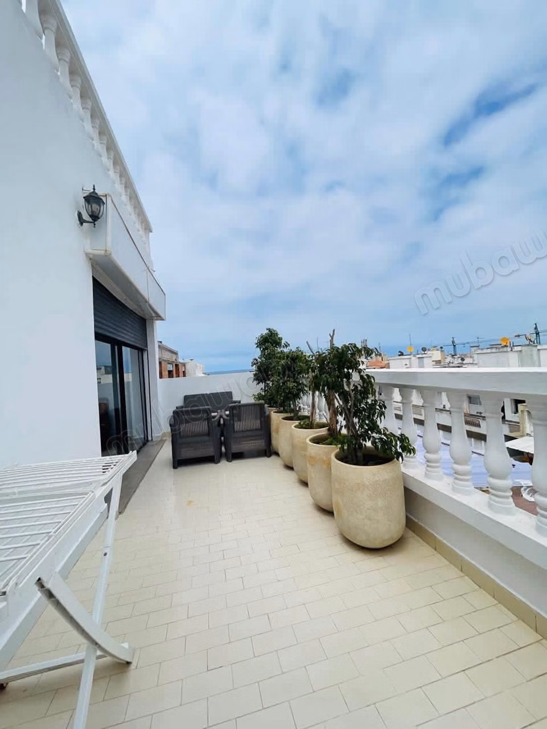 Appartement standing meublé avec terrasse a ha