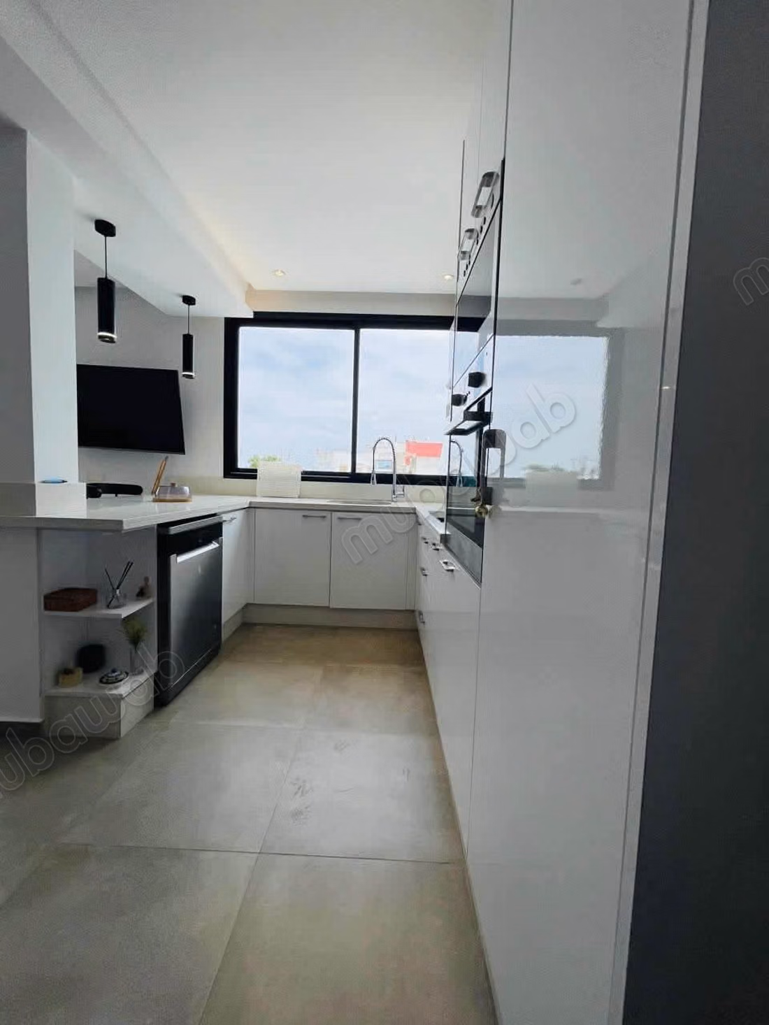Appartement standing meublé avec terrasse a ha