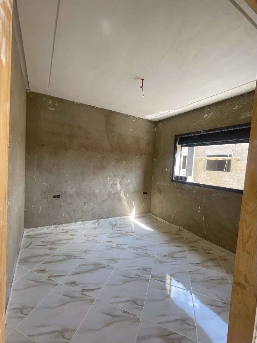 Apartment for sale in Sidi Allal El Bahraoui. 3 beautiful bedrooms. Traditional lounge, general satellite dish