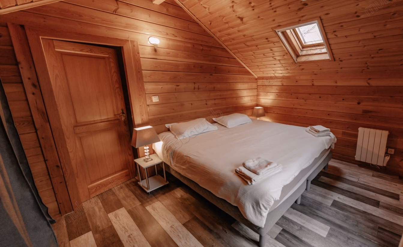 Magnificent Furnished Wooden Chalet. Paris——