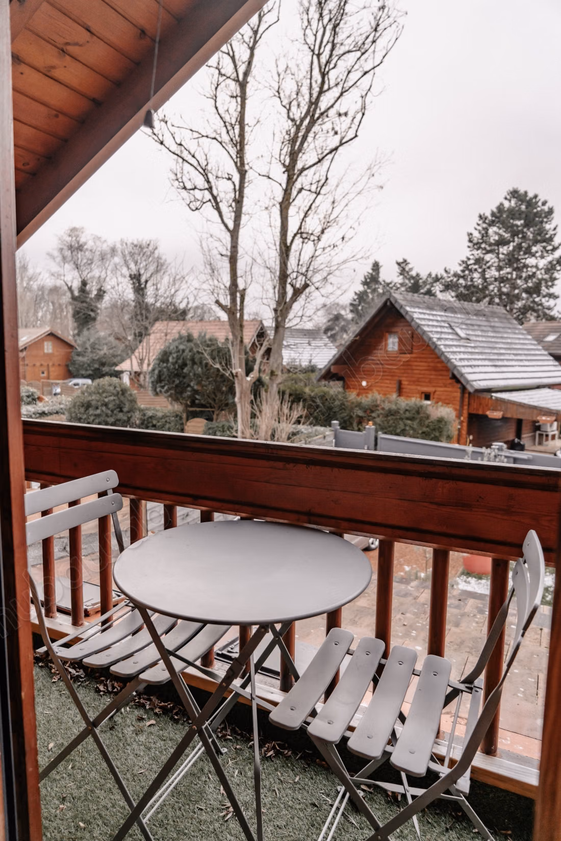 Magnificent Furnished Wooden Chalet. Paris——