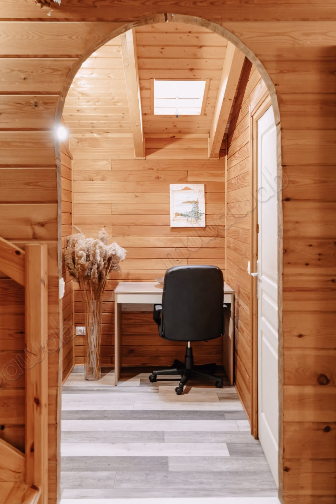 Magnificent Furnished Wooden Chalet. Paris——