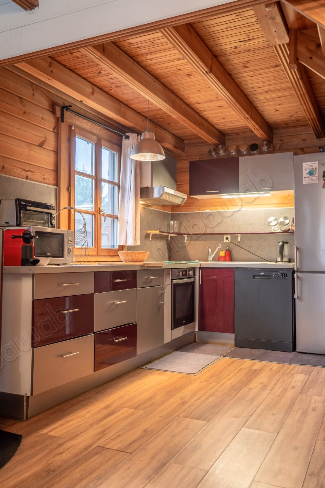 Magnificent Furnished Wooden Chalet. Paris——